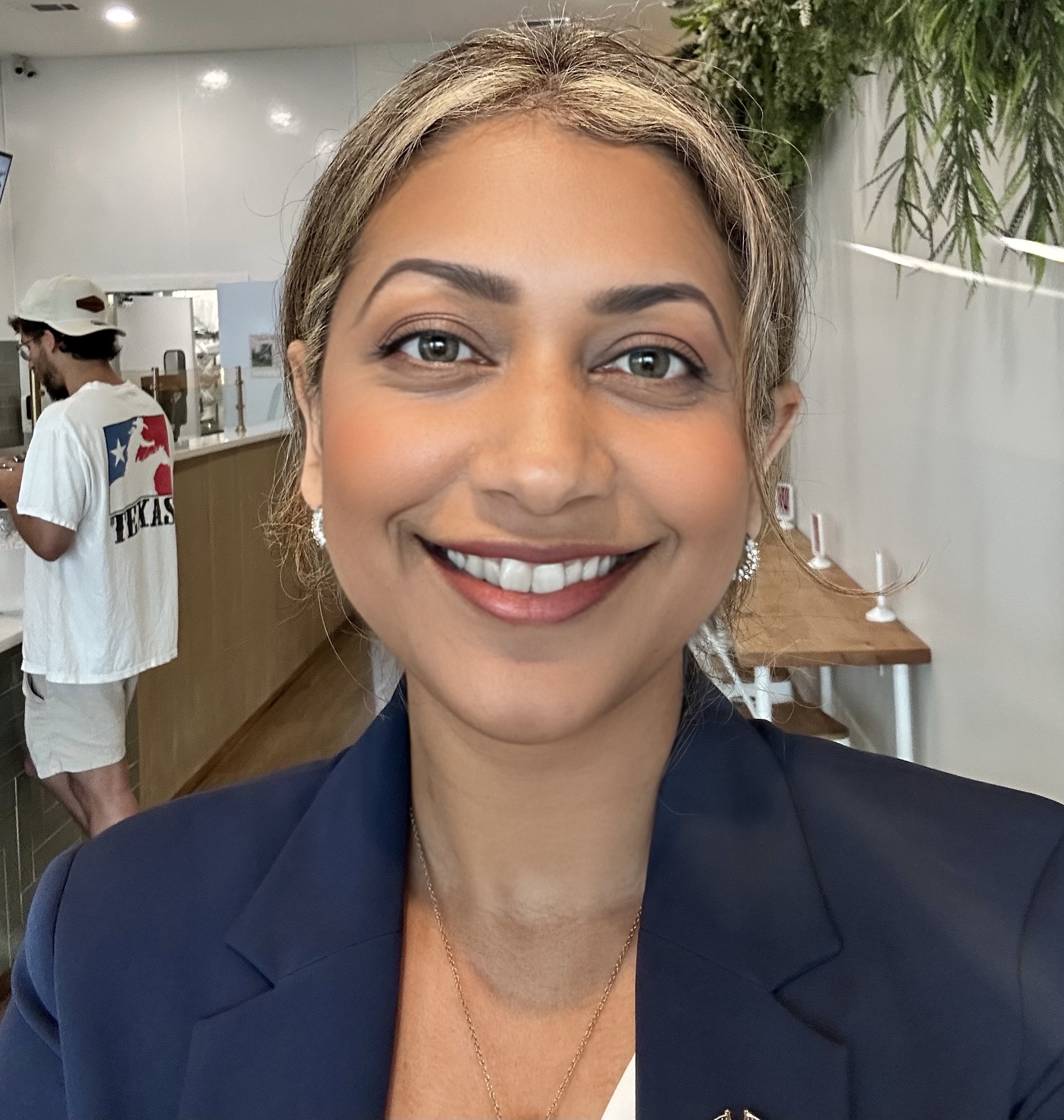 Sanam Azeem restaurant headshot